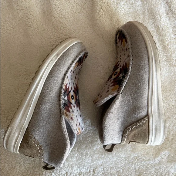 Hey Dude Patterned Slippers - Cream and Brown - Picture 4 of 5